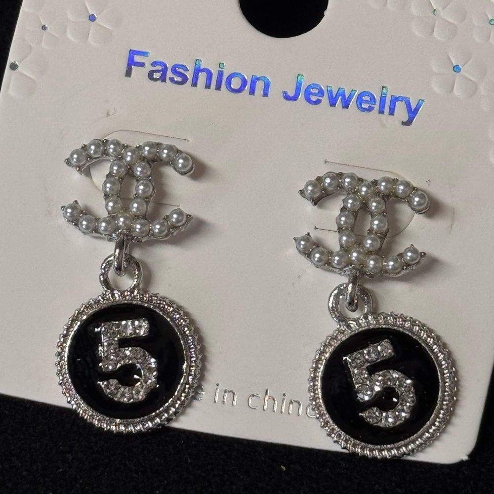 Fashion Jewelry Silver Pearl and Crystal Earrings 1.25 Inch